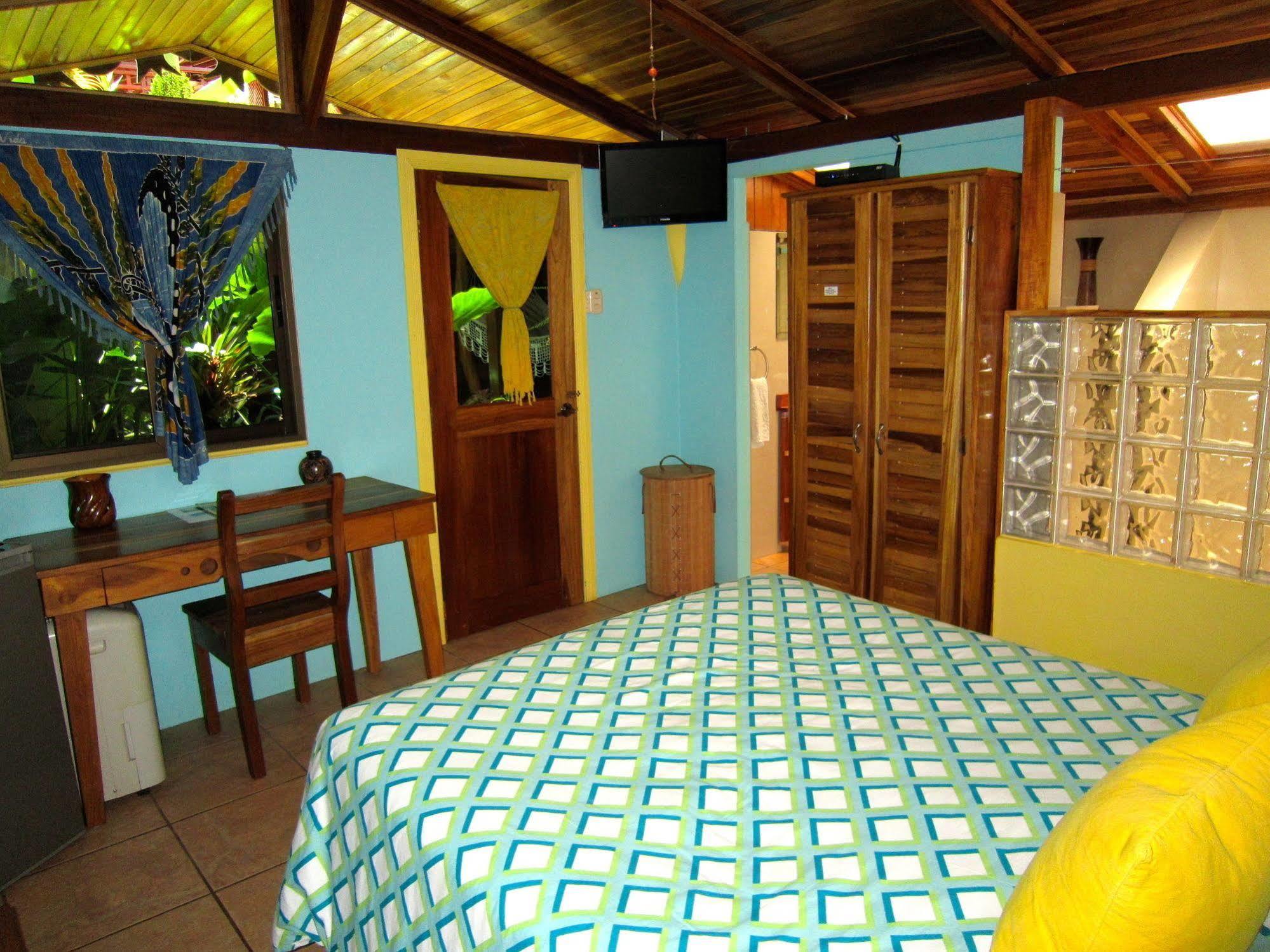 Physis Caribbean Bed & Breakfast Puerto Viejo de Talamanca Exterior foto